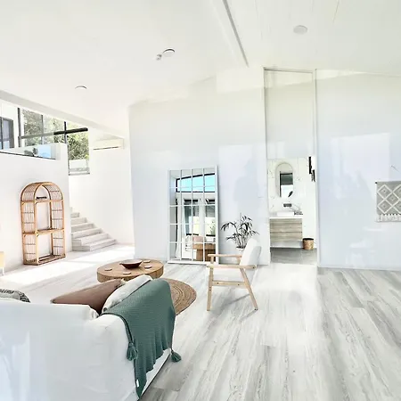 Amazing Ocean Villa Close To Natural Rock Pools-2